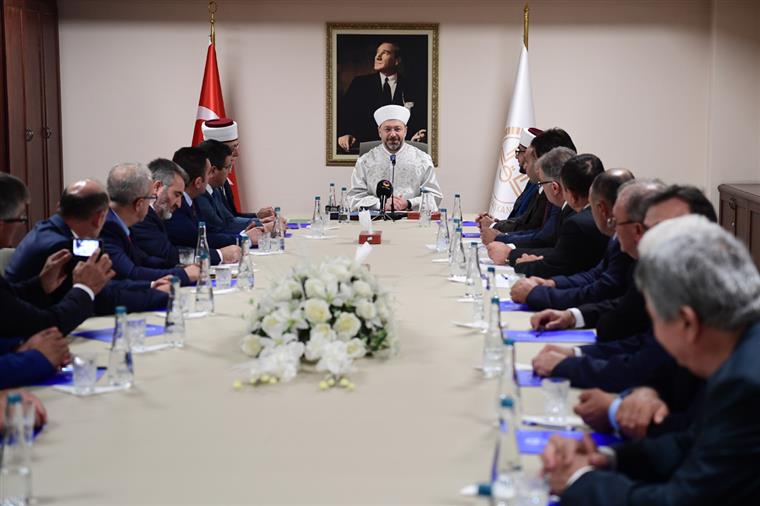 Diyanet İşleri Başkanı Erbaş, Batı Trakya Danışma Kurulu yönetimini kabul etti…