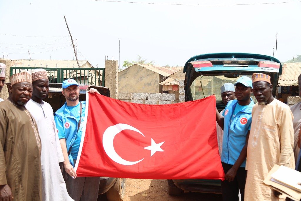 Türkiye Diyanet Vakfından 400 Nijeryalı aileye adak eti