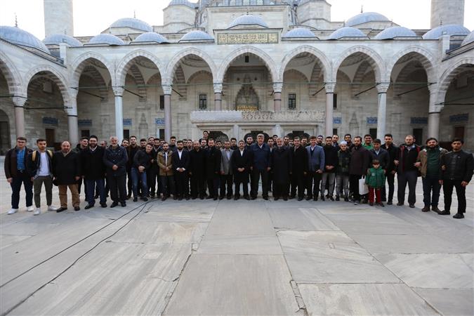İstanbul Müftüsü Yılmaz, UİP öğrencileriyle Süleymaniye’de sabah namazında buluştu