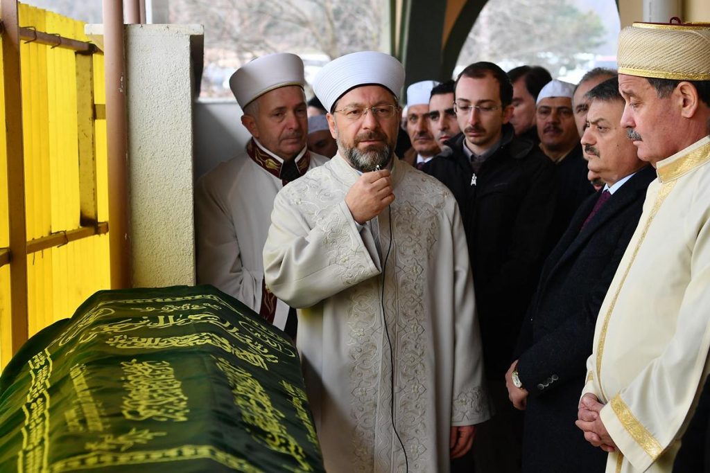 Diyanet İşleri Başkanı Erbaş, Müftü Sönmezoğlu’nun annesinin cenaze namazına katıldı