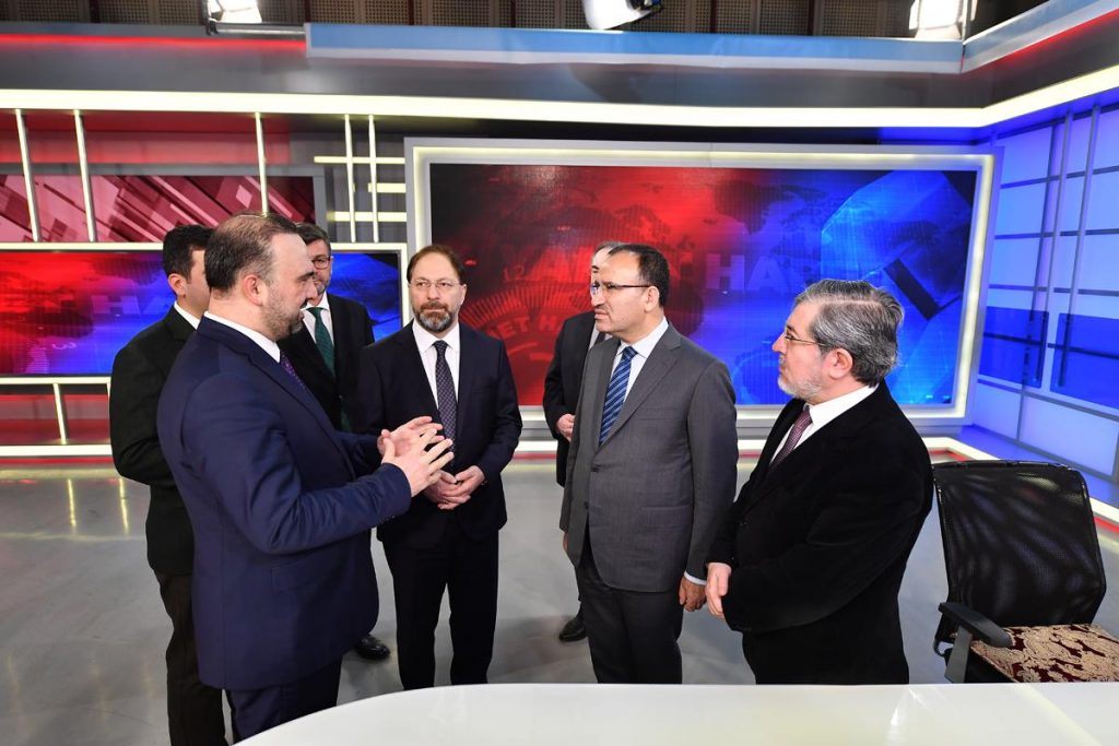 Başbakan Yardımcısı Bozdağ, Diyanet Tv ve Diyanet Radyo’yu ziyaret etti