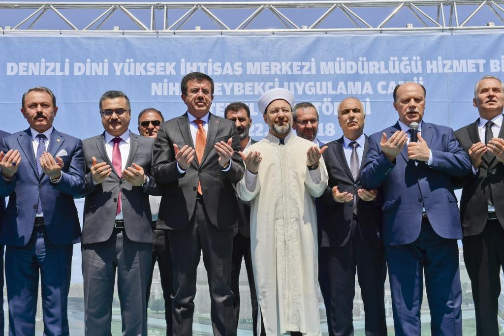 Denizli Dini Yüksek İhtisas Merkezi ve Nihat Zeybekci Uygulama Camisi’nin temeli dualarla atıldı.
