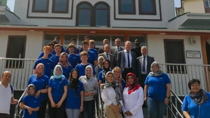 Alman öğrencilerden ‘engelsiz’ camiye ziyaret