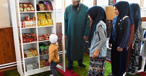 İmam, kurduğu ‘cami market’le çocuklara camiyi sevdiriyor