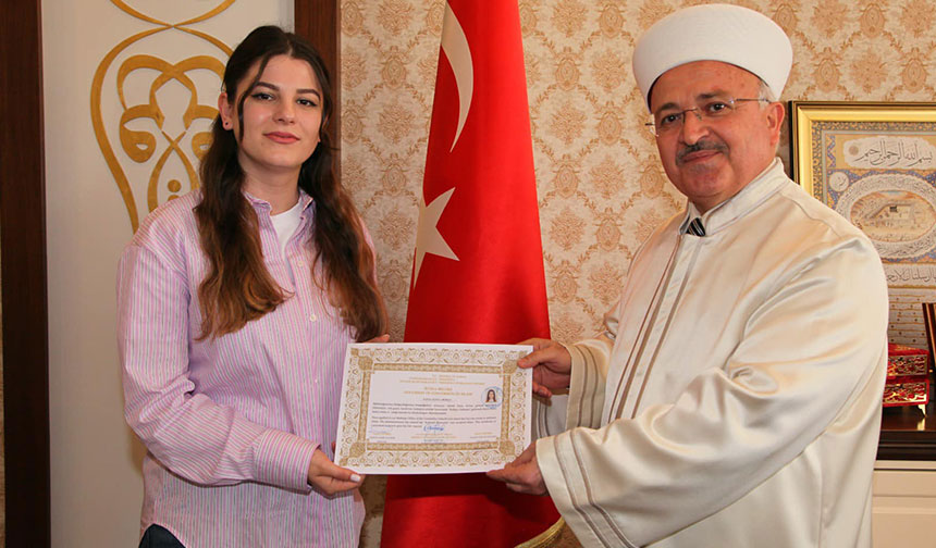 Romanya vatandaşı Elana, Bursa’da Müslüman oldu