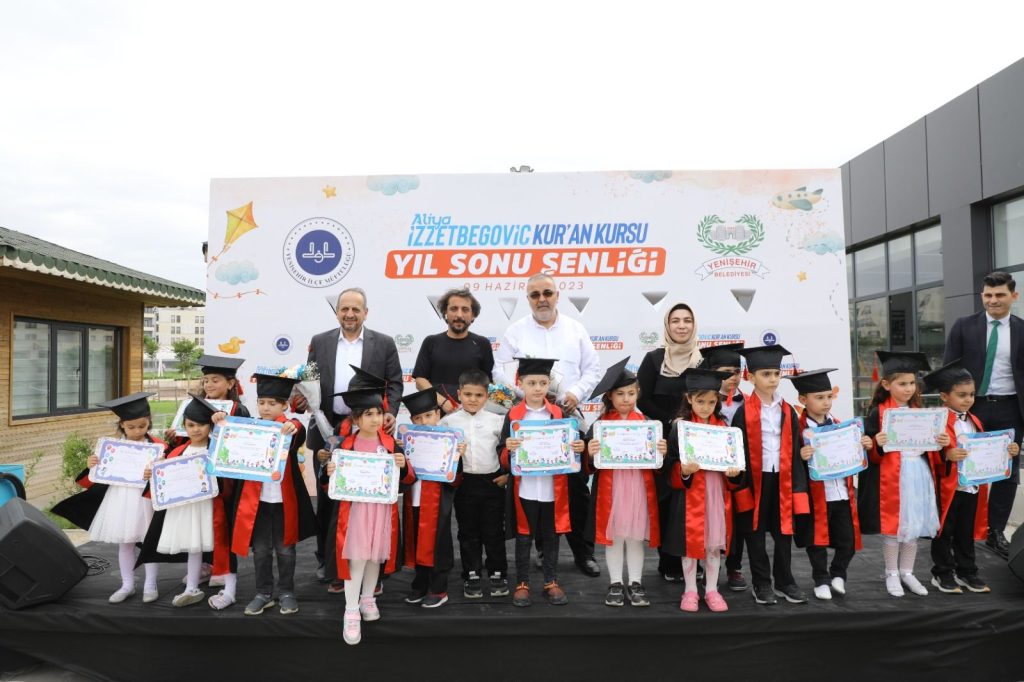 Diyarbakır’da 300 Kur’an kursu öğrencisine mezuniyet töreni