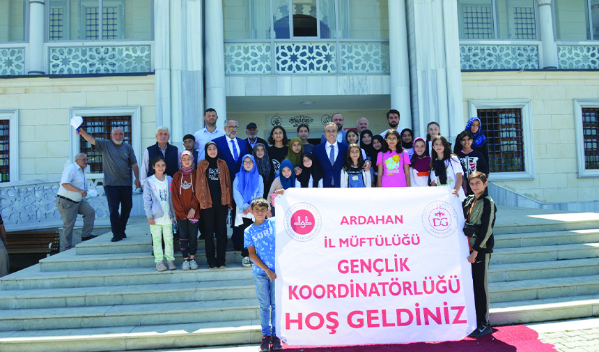 Türkiye’nin en genç valisinin ilk ziyareti ‘Diyanet Gençlik’ oldu