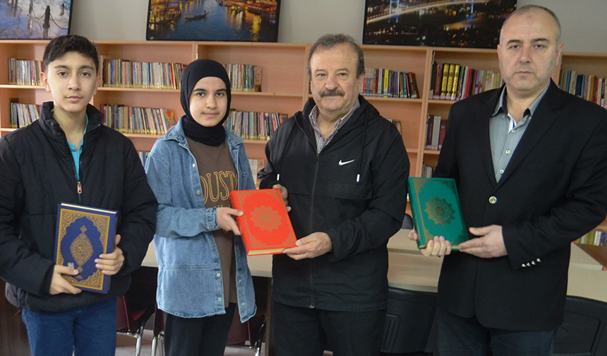 Emekli kütüphaneciden okul kütüphanelerine Kur’an-ı Kerim desteği