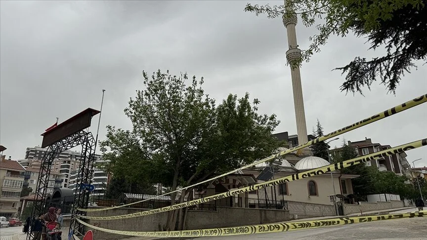 Çankırı’da cami minaresinin yıkılma tehlikesi nedeniyle çevresindeki binalara tahliye kararı